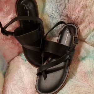 Black [time and true] sandals